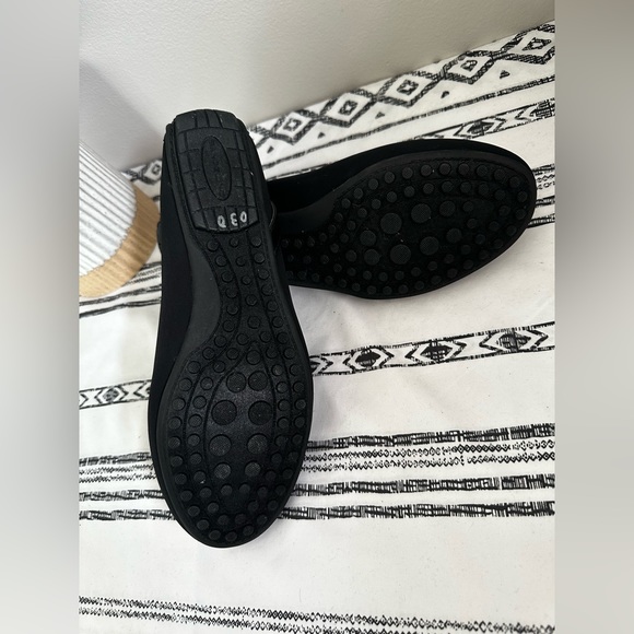 NWOT Bandolino black flats - Picture 3 of 6